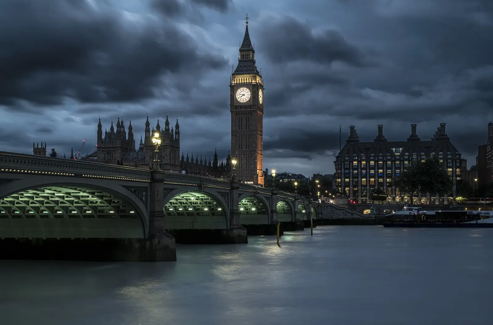 Urban Rivers Photography Big Ben and Westminster at Dusk Over Thames River - Free Full HD City ...