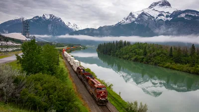 Mountain Valley Train Journey - free landscapes wallpaper 3840×2160