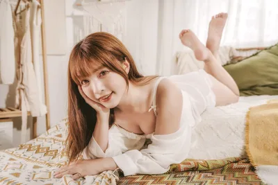 Woman in White Dress Posing on Bed - free people & portraits wallpaper 5779×3858