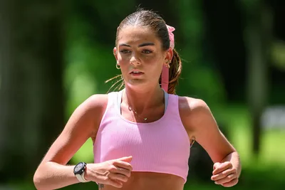 Female Runner in Pink Sports Top Outdoors - free wallpaper 3000×2000