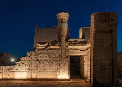 Ancient Persian Palace Ruins Illuminated at Night - free wallpaper 6144×4389