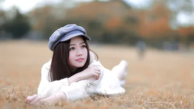 Woman in Gray Cap and White Sweater in Autumn Field - free people & portraits wallpaper 5760×3240