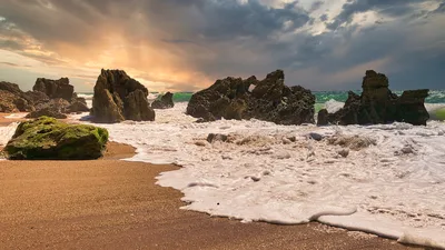 Dramatic Rocky Coastline with Crashing Waves at Sunset - free landscapes wallpaper 3164×1780