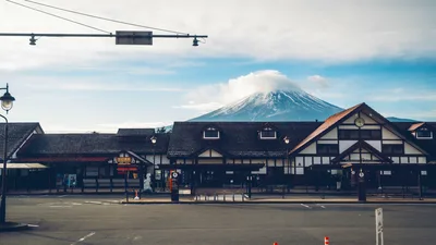 Mount Fuji Rises Above A Traditional Japanese Town - free architecture wallpaper 5120×2880
