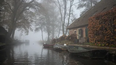 Misty Morning in Giethoorn - free landscapes wallpaper 4898×2768