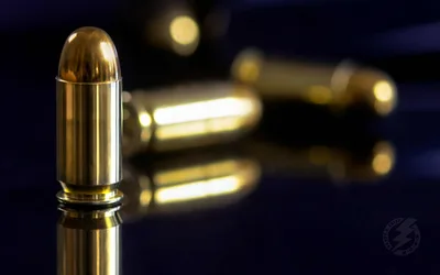 Single Bullet in Sharp Focus With Ammunition Behind - free architecture wallpaper 3840×2400