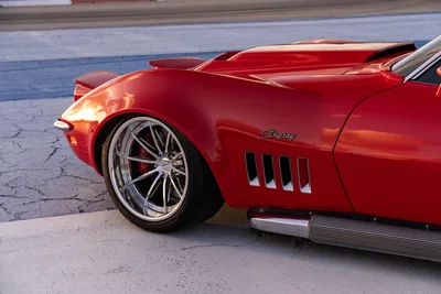 Red Stingray Classic Sports Car with Chrome Wheels - free cars & vehicles wallpaper 9504×6336