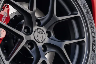HRE Forged Wheel with Red Brake Calipers Close-Up - free cars & vehicles wallpaper 9504×6336