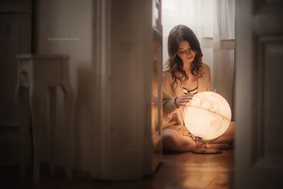Woman Holding Glowing Sphere in Hallway - free people & portraits wallpaper 2000×1334