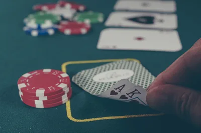Poker Hand with Ace-King and Casino Chips - free photography wallpaper 4464×2966