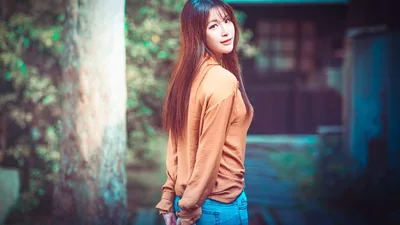 Young Woman in Casual Pose Against Weathered Wall - free people & portraits wallpaper 5760×3240