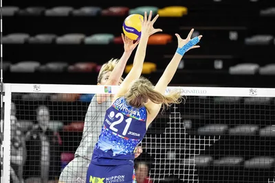 Female Volleyball Player Spiking Ball Over Net - free people & portraits wallpaper 6000×4000