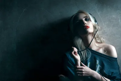 Portrait Of Woman With Pale Blonde Hair In Teal Fabric - free people & portraits wallpaper 2048×1365
