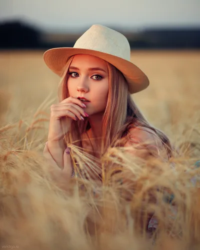 Woman in Cowboy Hat Standing in Wheat Field - free people & portraits wallpaper 4096×5120