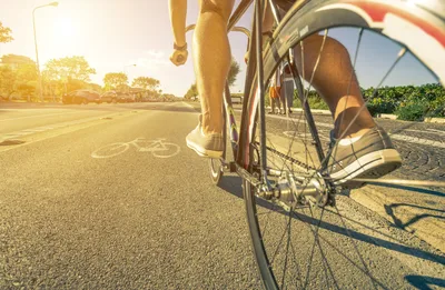 Cyclist Riding on Urban Bike Path at Sunset - free photography wallpaper 2504×1636