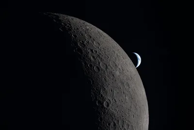 Crescent Moon with Earth Rising Behind Lunar Limb - free space wallpaper 5568×3712