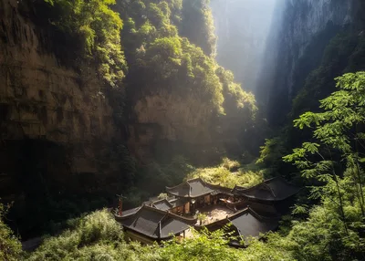 chinese architecture, traditional temple, valley, canyon, cliffs, mountains, trees, forest, sun rays, sunlight, misty atmosphere, nature landscape, ancient scenery - free landscapes wallpaper 1920×1372