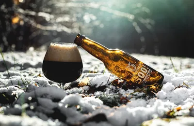 Beer Bottle and Glass in Snow by Water - free food wallpaper 2048×1338