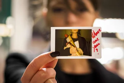 Hand Holding Polaroid Photo With Handwritten Message - free people & portraits wallpaper 3949×2633