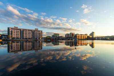 Waterfront Apartment Complex with Mirror Reflection - free city & urban wallpaper 6000×4000
