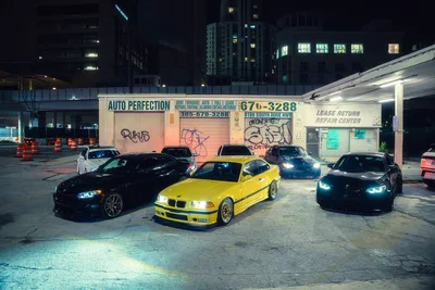 Car Tuning Shop at Night - free cars & vehicles wallpaper 2048×1365