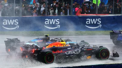 Red Bull Formula 1 Car Racing in Heavy Rain - free cars & vehicles wallpaper 3840×2160