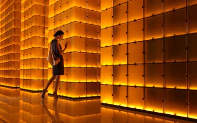 Golden Grid: Fashion in Warm Light - free architecture wallpaper 2784×1740