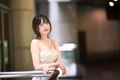 Woman in Strapless Dress Leaning on Railing - free people & portraits wallpaper 6144×4066