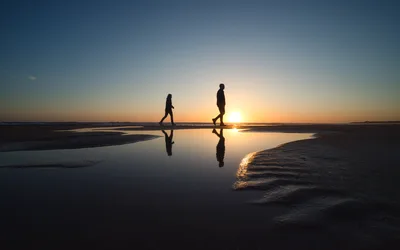 Two Joggers Running on Wet Beach at Sunset - free landscapes wallpaper 6116×3822