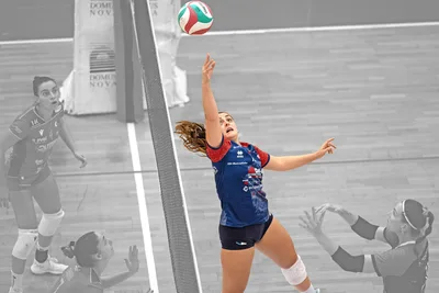 Volleyball Player Setting Ball at Net During Match - free people & portraits wallpaper 6000×4000
