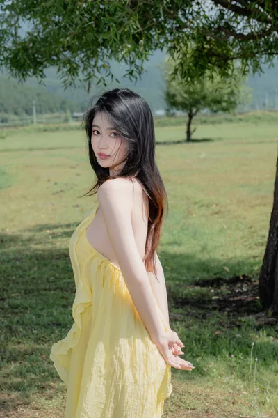 Woman in Yellow Dress in Rural Field Setting - free people & portraits wallpaper 4000×6000