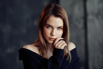 Portrait of Woman with Reddish-Brown Hair in Black Top - free people & portraits wallpaper 5120×3413