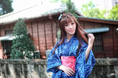Woman in Blue Kimono at Traditional Japanese Temple - free people & portraits wallpaper 5760×3840