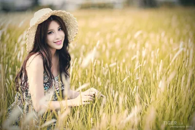 Woman in Straw Hat Posing in Golden Wheat Field - free people & portraits wallpaper 5760×3840