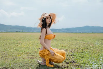 Woman in Golden Outfit Posing in Rural Field - free people & portraits wallpaper 6000×4000