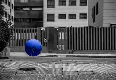 Blue Sphere in Urban Courtyard - free city & urban wallpaper 1366×939