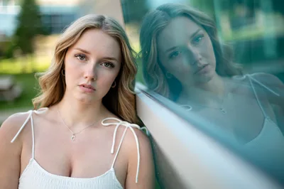 Woman Portrait with Reflection in Glass Window - free wallpaper 4000×2661