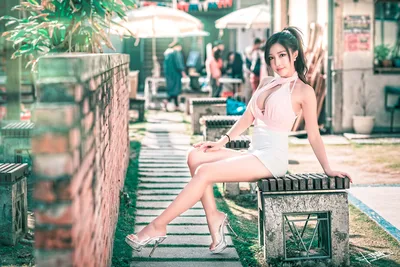 Woman Posing in Urban Alleyway with Vintage Charm - free people & portraits wallpaper 5760×3840