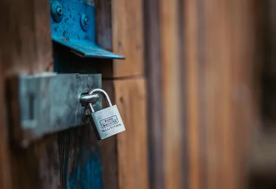 Weathered Padlock on Rustic Metal Door - free photography wallpaper 2339×1600