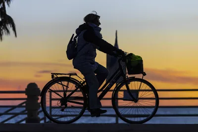bicycle,cyclist,silhouette,sunset,dusk,evening,woman,backpack,riding,transportation,sea,ocean,coast,sky,horizon,mobility,active lifestyle,commute - free people & portraits wallpaper 5831×3887