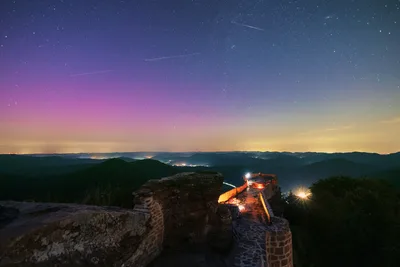 Great Wall at Night with Starry Sky and Meteor Shower - free landscapes wallpaper 5472×3648