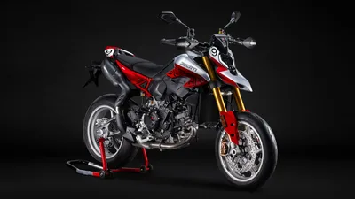 Ducati Hypermotard V2 SP Red Beast Studio Profile - free dark wallpaper 7680×4320