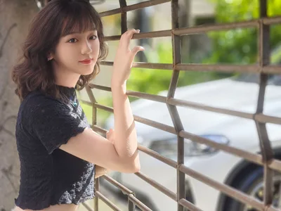 Woman in Black Top Posing at Rustic Metal Gate - free people & portraits wallpaper 4096×3072