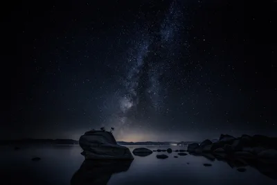 Bonsai Rock Under Milky Way Starlight - free nature wallpaper 5120×3413