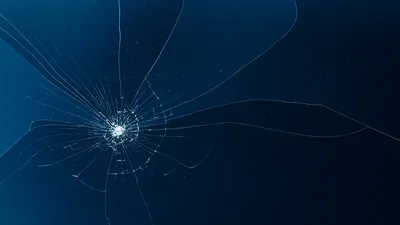 Shattered Dreams in Blue Light - free abstract wallpaper 5120×2880