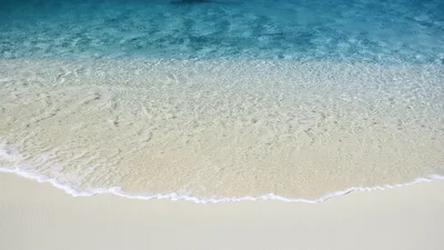 Crystalline Shores: Tropical Beach Waters - free nature wallpaper 5120×2880