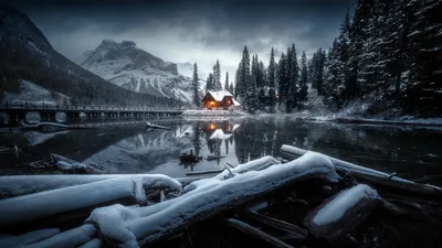 Cozy Cabin in the Frozen Wilderness - free nature wallpaper 5120×2880