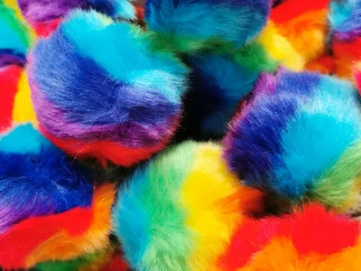 Vibrant Rainbow Pom Pom Macro Close-up - free photography wallpaper 4000×3000