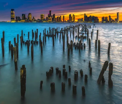 Twilight Pier: NYC Skyline at Dusk - free city & urban wallpaper 5120×4394