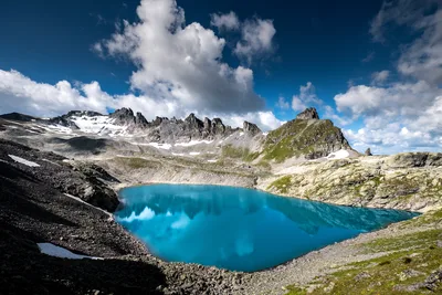 Alpine Turquoise: Pizol's Pristine Mountain Lake - free nature wallpaper 6000×4000